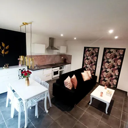 Cocon Romantique Avec Jacuzzi Exterieur Nyaraló *