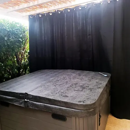 Semesterbostad Cocon Romantique Avec Jacuzzi Exterieur Rosières-près-Troyes